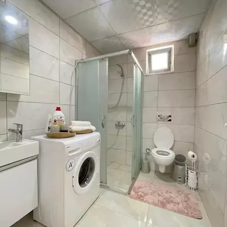 Luxury In Old Town Apartment *